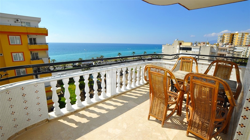 Меблированный пентхаус с видом на море в Махмутларе