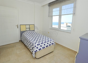 Меблированный пентхаус с видом на море в Махмутларе