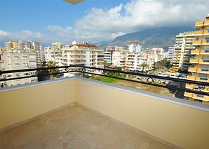 Меблированный пентхаус с видом на море в Махмутларе