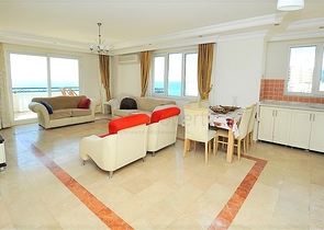 Меблированный пентхаус с видом на море в Махмутларе