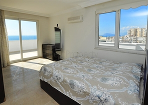 Меблированный пентхаус с видом на море в Махмутларе