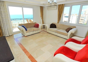 Меблированный пентхаус с видом на море в Махмутларе