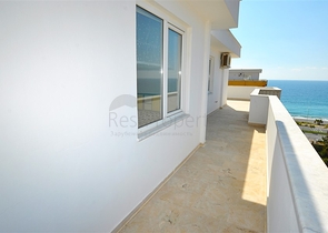 Меблированный пентхаус с видом на море в Махмутларе