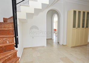 Меблированный пентхаус с видом на море в Махмутларе