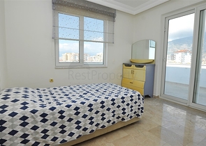 Меблированный пентхаус с видом на море в Махмутларе