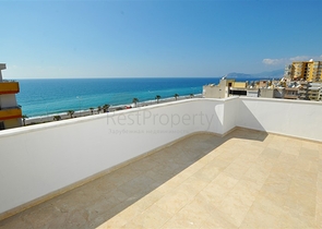 Меблированный пентхаус с видом на море в Махмутларе