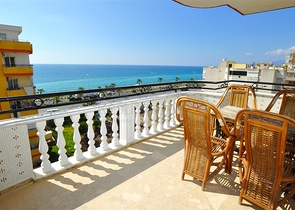 Меблированный пентхаус с видом на море в Махмутларе