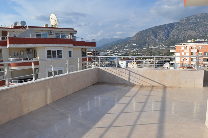 Пентхаус с четырьмя спальными комнатами в Махмутларе