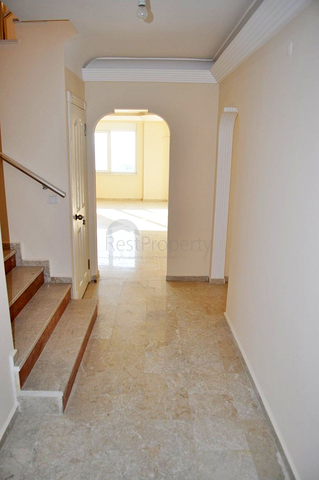 Пентхаус с четырьмя спальными комнатами в Махмутларе