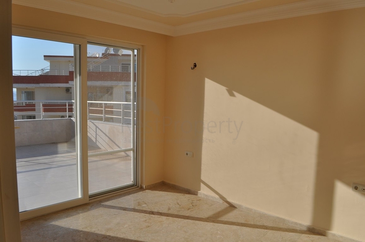 Пентхаус с четырьмя спальными комнатами в Махмутларе