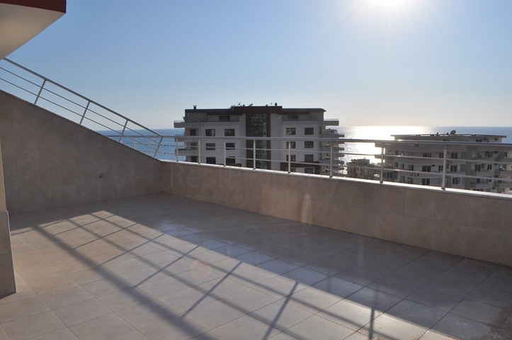 Пентхаус с четырьмя спальными комнатами в Махмутларе