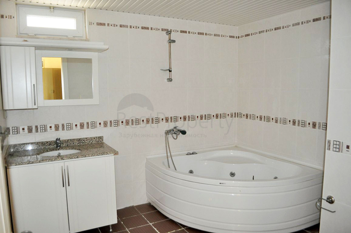 Пентхаус с четырьмя спальными комнатами в Махмутларе