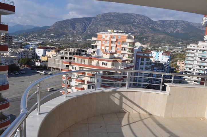 Пентхаус с четырьмя спальными комнатами в Махмутларе