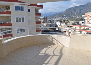 Пентхаус с четырьмя спальными комнатами в Махмутларе