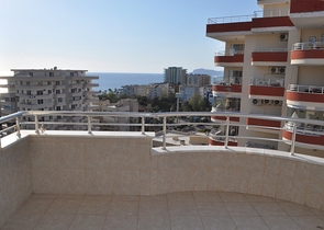 Пентхаус с четырьмя спальными комнатами в Махмутларе