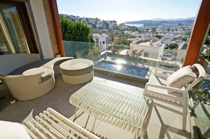 Отдельная вилла с частным бассейном в центре Бодрума