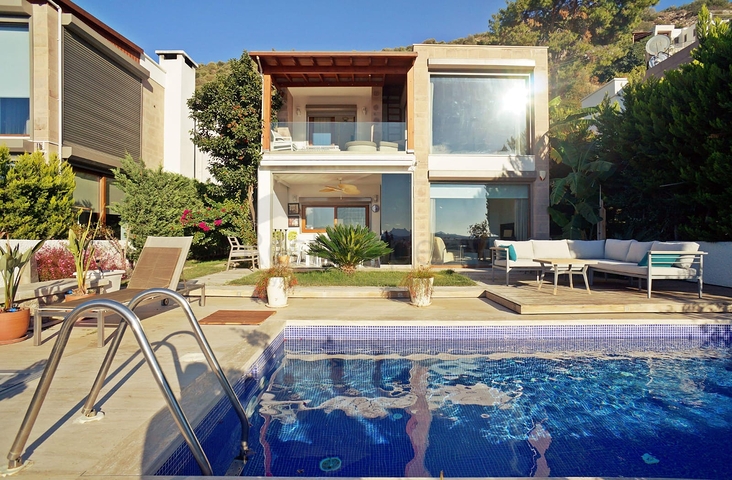 Отдельная вилла с частным бассейном в центре Бодрума