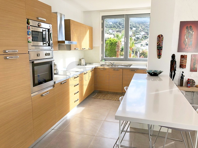 Мебелированная квартира с панорамным видом на море в Бодруме