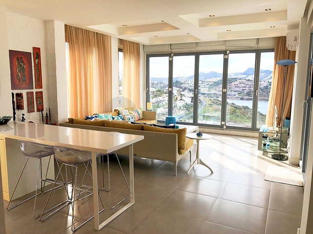 Мебелированная квартира с панорамным видом на море в Бодруме