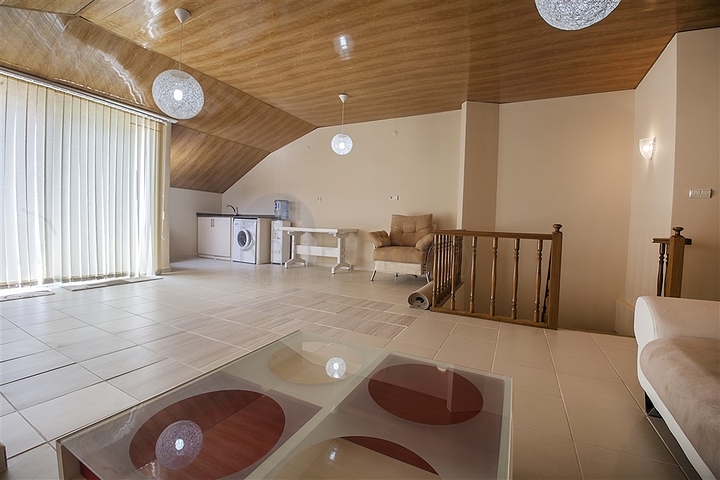 Большой меблированный пентхаус в районе Махмутлар