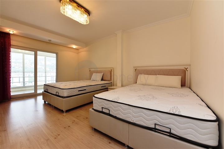 Большой пентхаус с семью спальными комнатами в Джикджилли