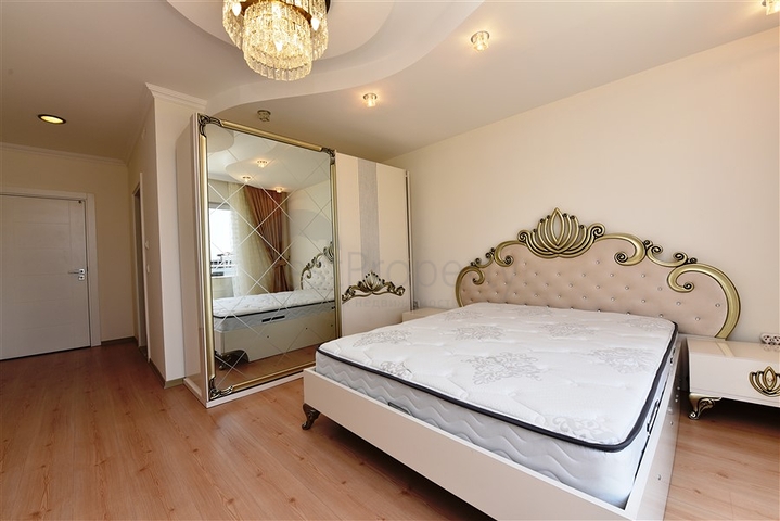 Большой пентхаус с семью спальными комнатами в Джикджилли