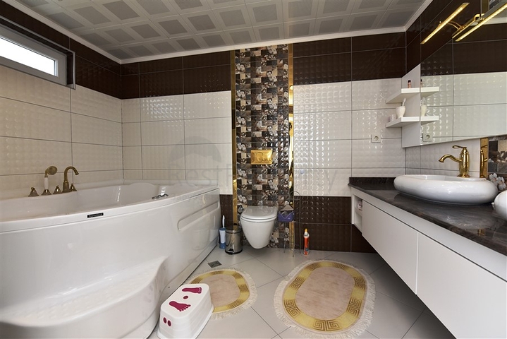 Большой пентхаус с семью спальными комнатами в Джикджилли