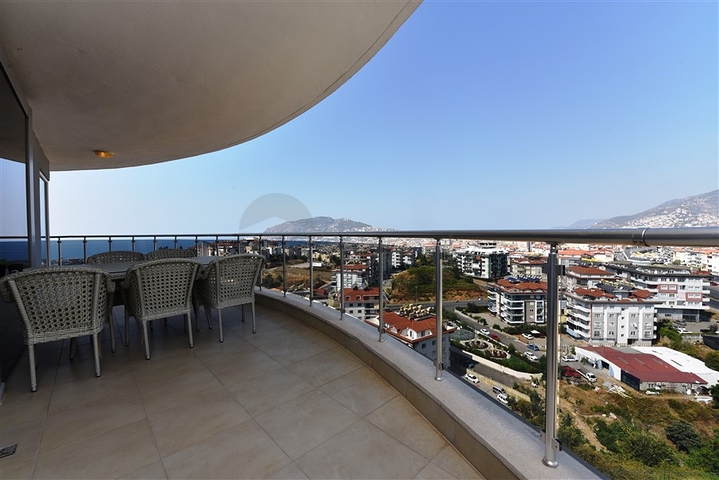 Большой пентхаус с семью спальными комнатами в Джикджилли