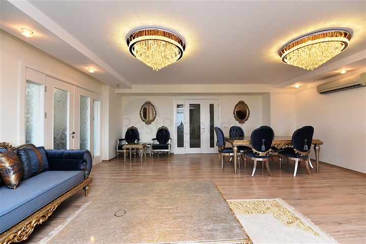 Большой пентхаус с семью спальными комнатами в Джикджилли