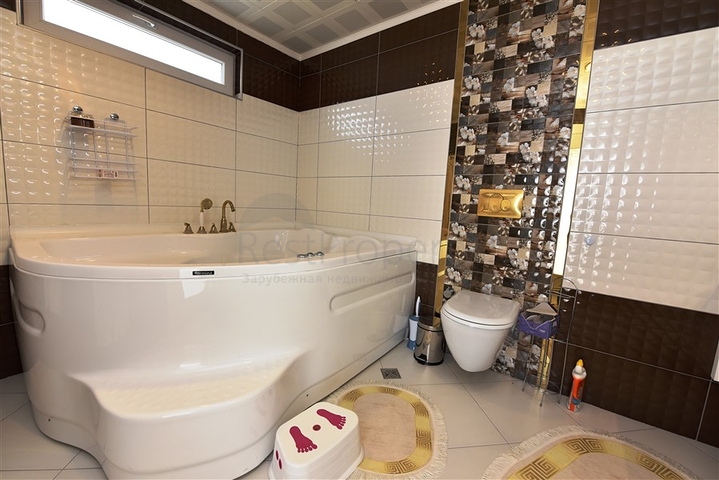 Большой пентхаус с семью спальными комнатами в Джикджилли