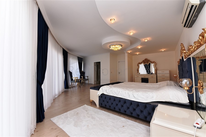 Большой пентхаус с семью спальными комнатами в Джикджилли