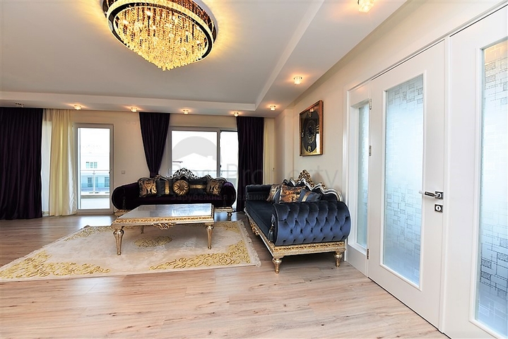 Большой пентхаус с семью спальными комнатами в Джикджилли