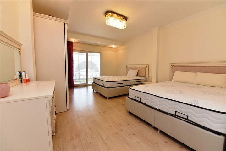 Большой пентхаус с семью спальными комнатами в Джикджилли