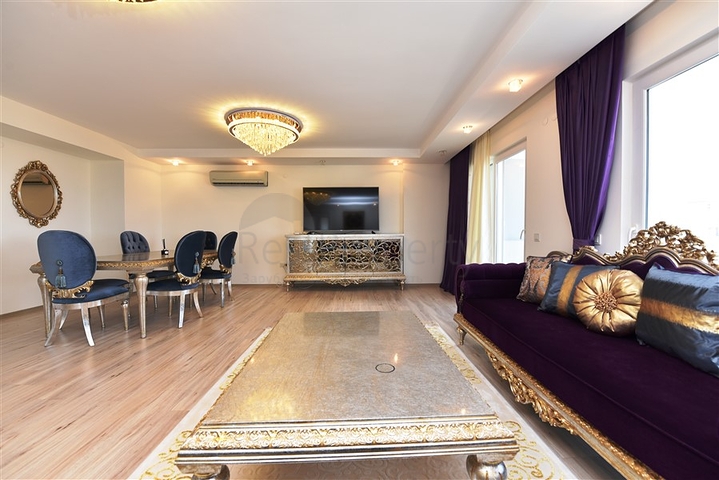 Большой пентхаус с семью спальными комнатами в Джикджилли