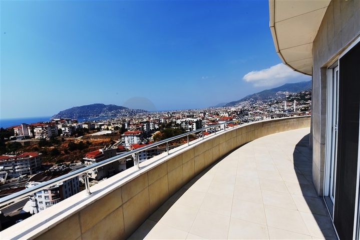 Большой пентхаус с семью спальными комнатами в Джикджилли