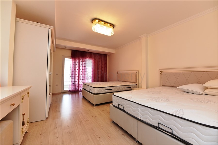 Большой пентхаус с семью спальными комнатами в Джикджилли