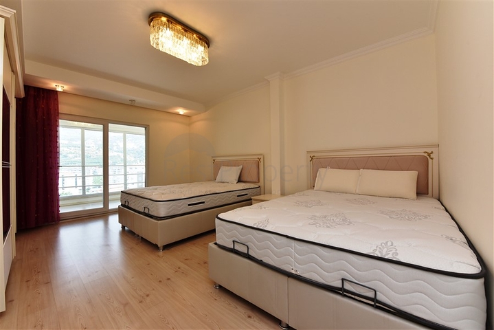 Большой пентхаус с семью спальными комнатами в Джикджилли