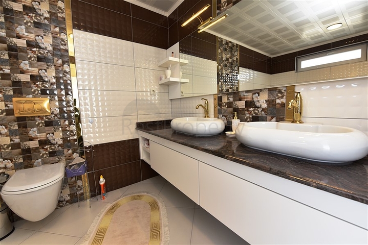 Большой пентхаус с семью спальными комнатами в Джикджилли