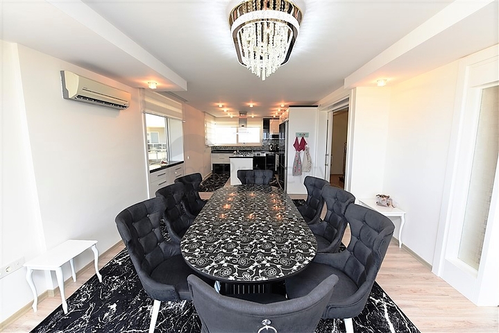 Большой пентхаус с семью спальными комнатами в Джикджилли