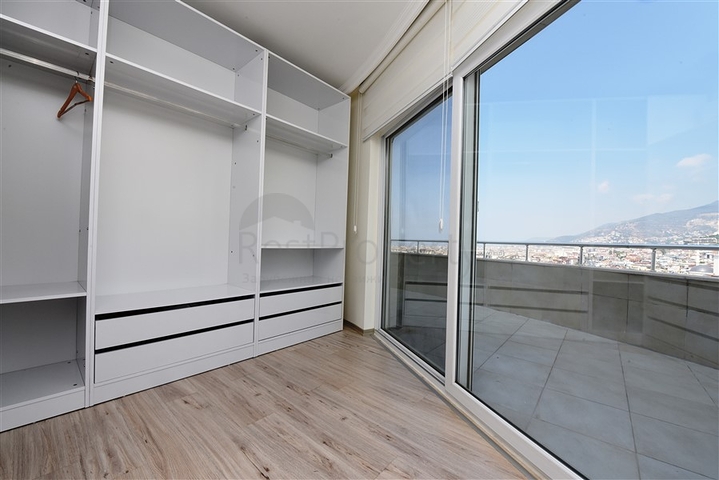 Большой пентхаус с семью спальными комнатами в Джикджилли