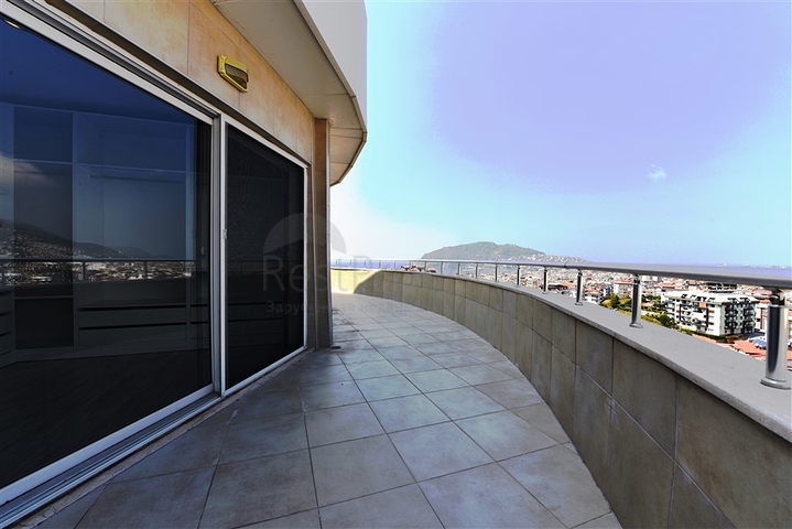 Большой пентхаус с семью спальными комнатами в Джикджилли