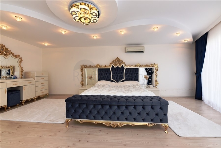 Большой пентхаус с семью спальными комнатами в Джикджилли