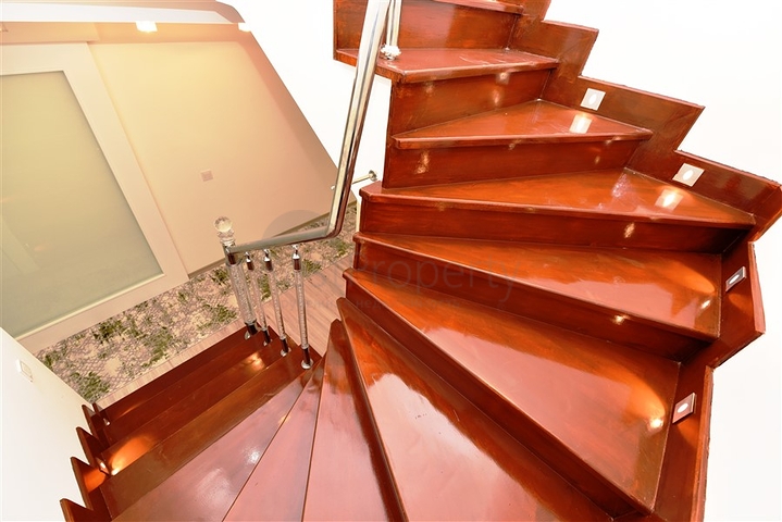 Большой пентхаус с семью спальными комнатами в Джикджилли