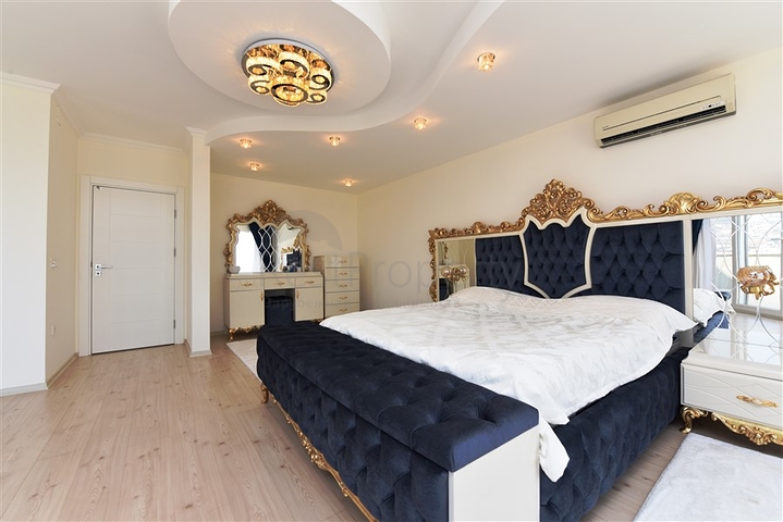 Большой пентхаус с семью спальными комнатами в Джикджилли