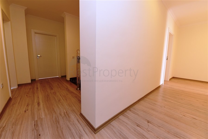 Большой пентхаус с семью спальными комнатами в Джикджилли