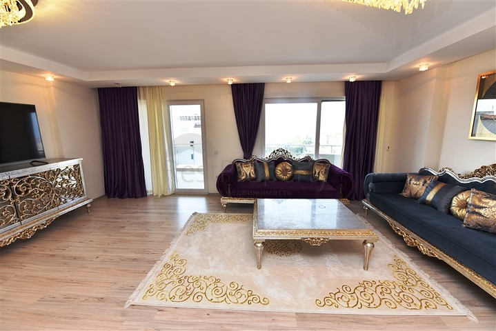 Большой пентхаус с семью спальными комнатами в Джикджилли