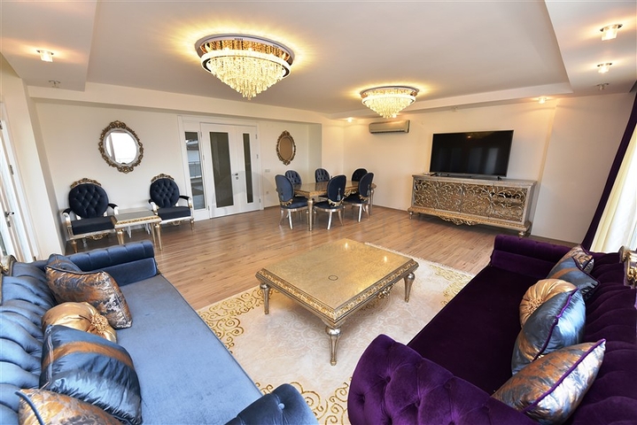 Большой пентхаус с семью спальными комнатами в Джикджилли