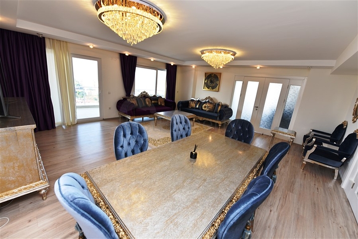 Большой пентхаус с семью спальными комнатами в Джикджилли