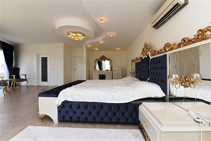 Большой пентхаус с семью спальными комнатами в Джикджилли