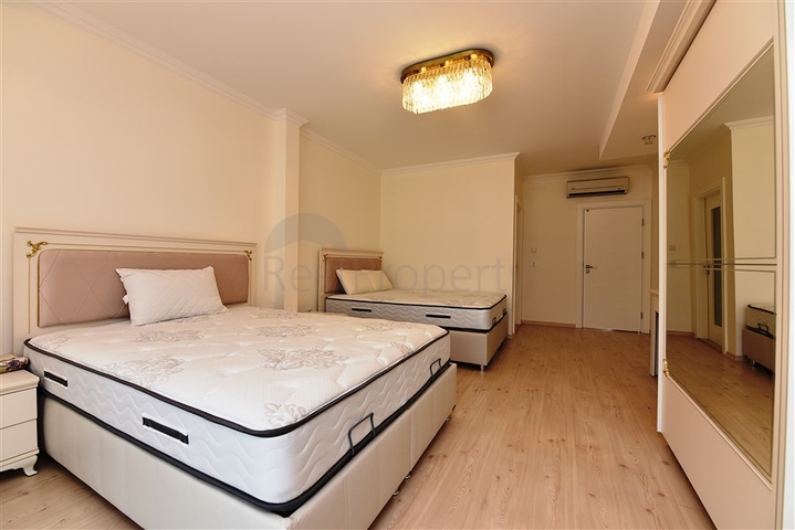 Большой пентхаус с семью спальными комнатами в Джикджилли